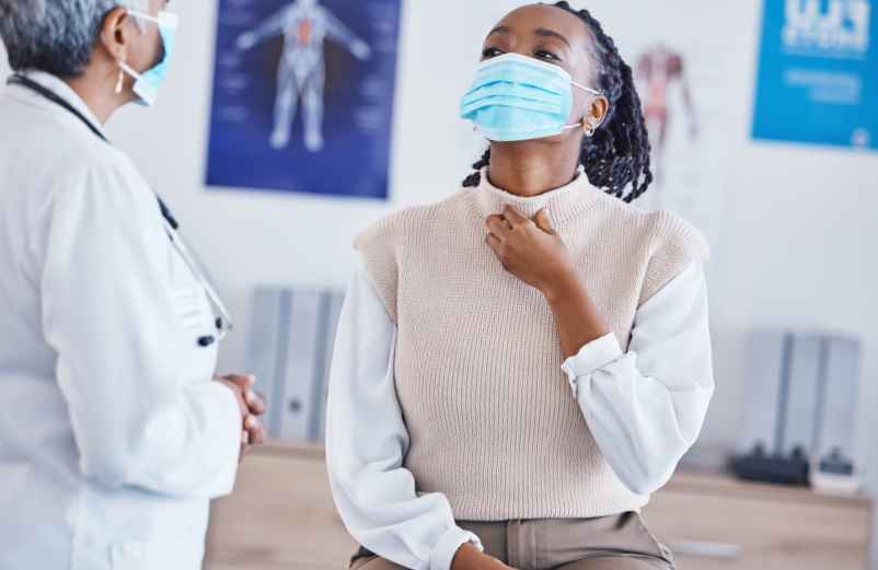 Glaires dans la gorge en permanence et toux : Causes et solutions